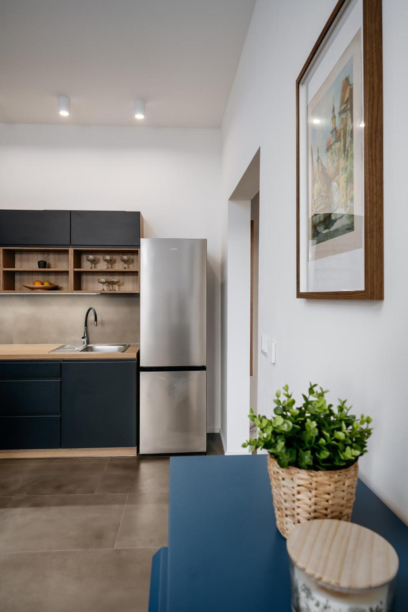 Days - Modern 1bdr - Hip Area *